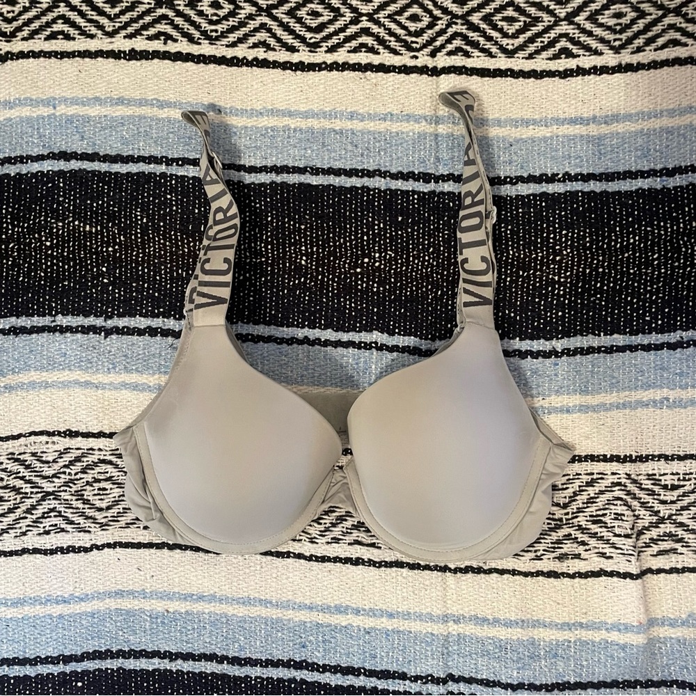 Victoria’s Secret Lightly Lined T-Shirt Bra Size 34C
